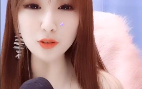 小姐姐优美歌声图片,小姐姐歌声如画，美图映衬绝美旋律